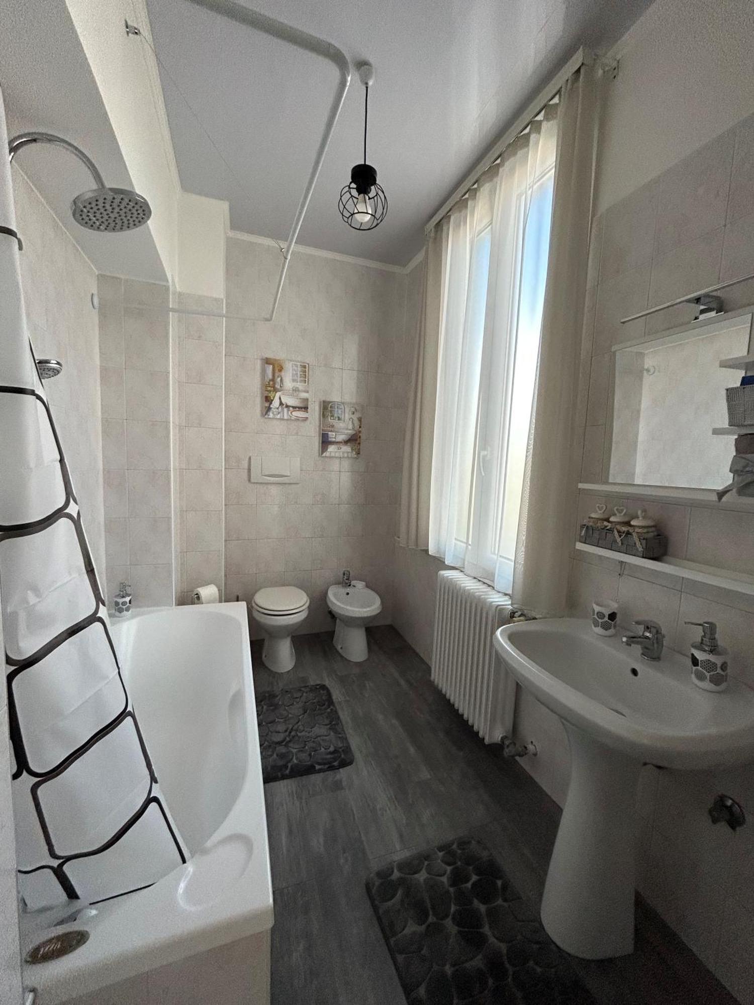 Amalteo 3 Apartment เตรวิโซ ภายนอก รูปภาพ